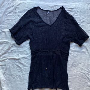 Vitamin A beach cover up in black. Small mesh slightly see through. Size S.